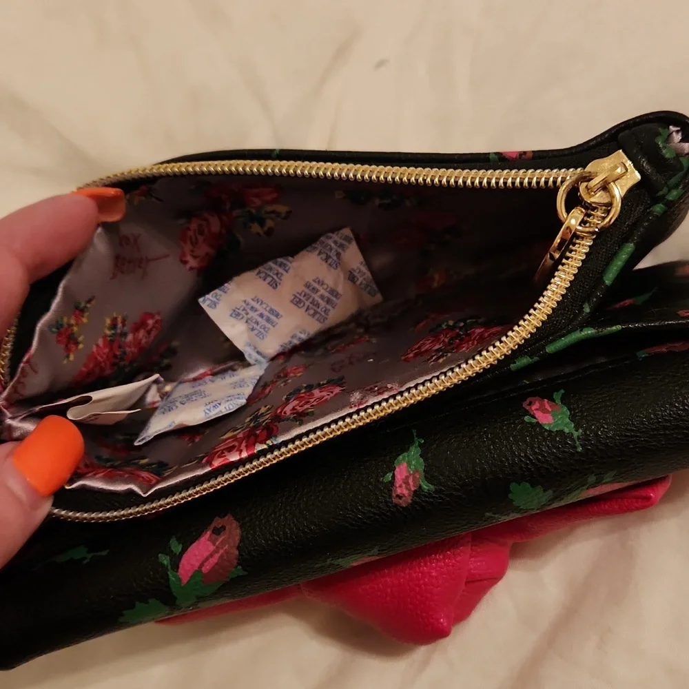 NWOT BESTSEY JOHNSON WALLET WRISTLET